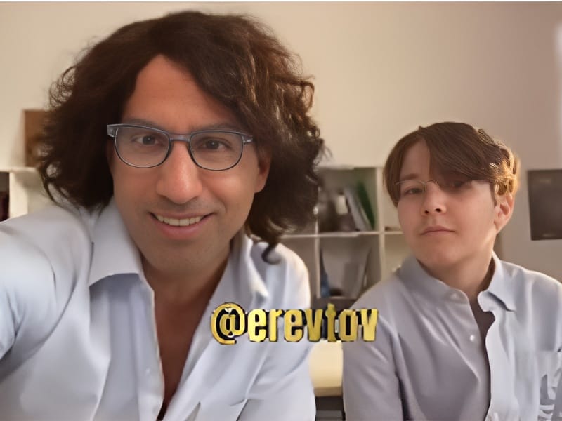 שחר חסון ובנו (צילום מסך מגיא פינס)